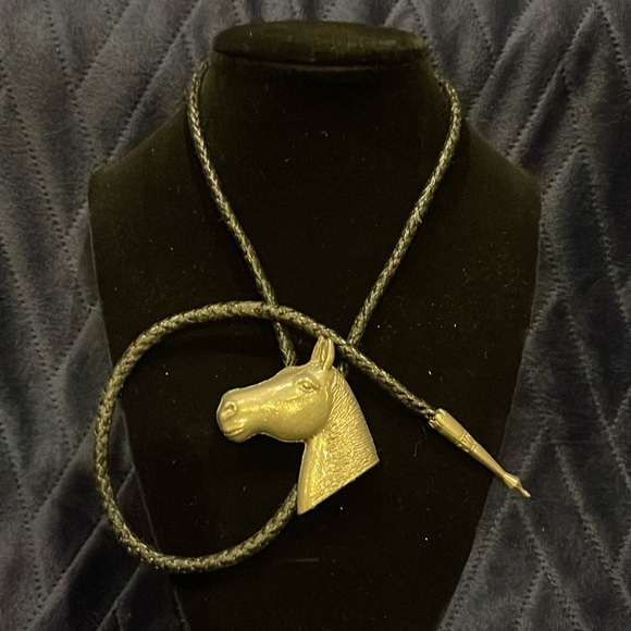 Vintage. Silvertone horse head bolo on leather strap - Picture 2 of 4